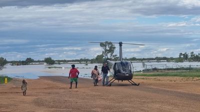 Urandangi, north-west Queensland, evacuated ahead of biggest flooding since 2009