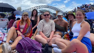 Crowds flock to Sydney for biggest New Year's Eve celebrations since pandemic began