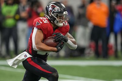 Falcons rookie Tyler Allgeier closing in on 1,000-yard season