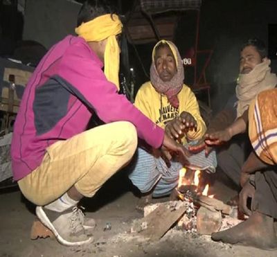 Amid Biting Cold, Rickshaw Pullers, Hawkers Forced To Work For Survival In Capital