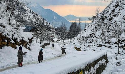 Pahalgam -9, Gulmarg -8 Witnesses Seasons Coldest Night In Kashmir