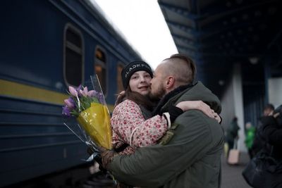 Despite war, some Ukrainian families reunite for New Year