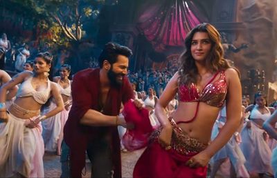 List Of Top Bollywood Songs That You Can Add To Your New Year's Eve Party Playlist
