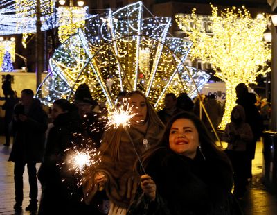 Muscovites mark muted New Year without fireworks, hope for peace
