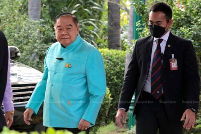 Prawit and PM still 'brothers' after UTN move