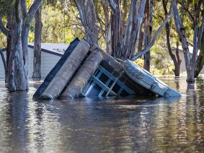 Evacuated outback town faces record floods