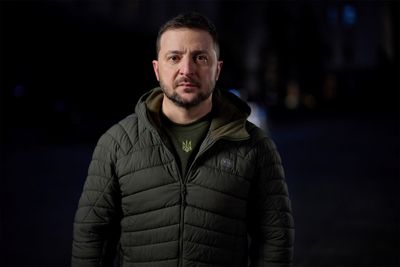 Zelenskiy, Putin promise victory in contrasting New Year speeches