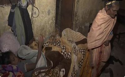 Delhi BJP Chief Visits Night Shelter, Expresses Dissatisfaction Over Arrangements