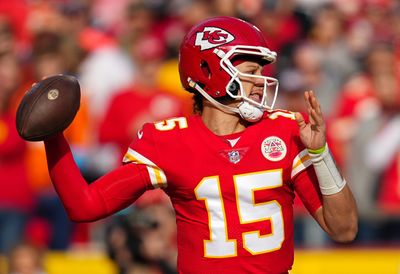 Chiefs QB Patrick Mahomes completes pass to himself (video)