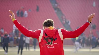 Patrick Mahomes to Patrick Mahomes for 6-yard pass play