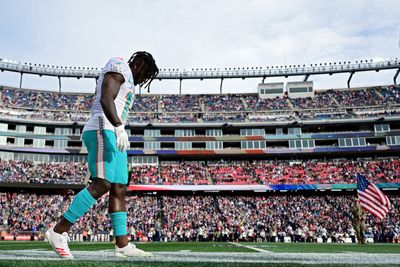 Tyreek Hill, Richie James perform end-zone acrobatics after touchdowns