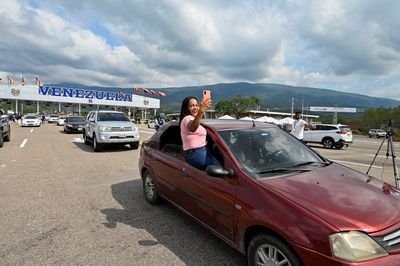Venezuela and Colombia fully reopen shared border