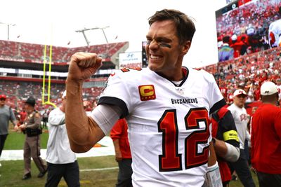 Tom Brady touchdown seals NFC South for Buccaneers