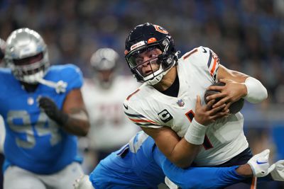 Studs and (mostly) duds from Bears’ Week 17 loss vs. Lions