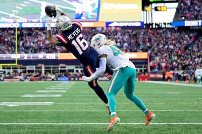 Fans react on Twitter during Dolphins vs. Patriots in Week 17
