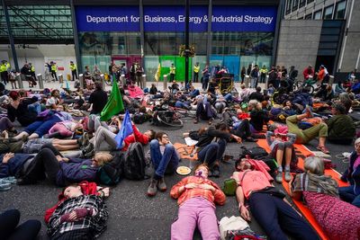 UK climate group calls temporary halt to disruptive protests