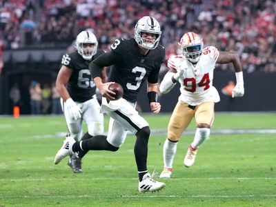 Jarrett Stidham throws 3 TD passes for Raiders