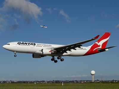 Manila airport chaos U-turns Qantas flight