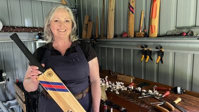 Gippsland women's cricket bat maker Clare Johnston providing options for female athletes