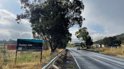 Police investigate as toddler dies after being struck by car in driveway west of Melbourne
