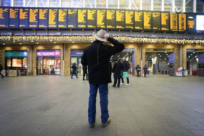Government needs to stop blocking rail dispute deal, RMT says