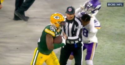 Justin Jefferson almost destroyed a ref with his helmet during ugly loss to Packers