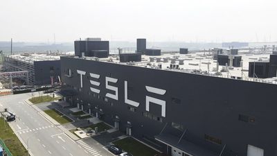 Tesla Posts Record Q4 Deliveries of 405,000, But Misses Street Estimates