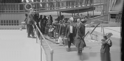 Discovering the 'honeypot': the surprising way restricting immigration can turn out to hurt the working poor