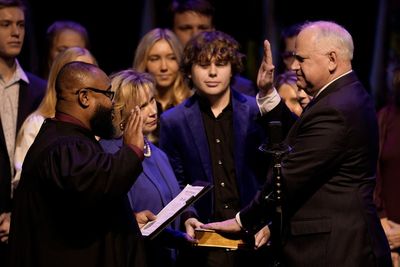 Gov. Walz pledges to strengthen education as begins 2nd term