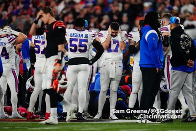 Bills-Bengals game temporally suspended after Damar Hamlin injury