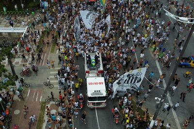 Brazil says final farewell to 'King' Pele