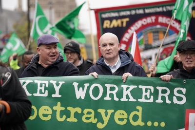 Mick Lynch claims government is ‘prepared to take risks with safety’ as new round of rail strikes kicks off