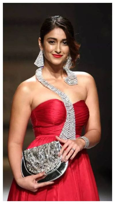 10 Adorable Fashion Styles Of Ileana