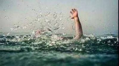 Swimmer saves girl from drowning in river in Indore