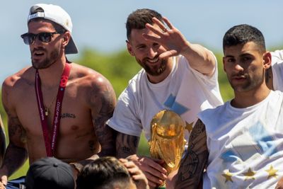 Messi leaves hometown to return to PSG