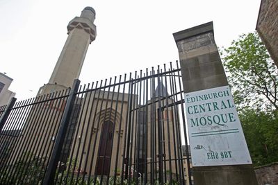 Cordon lifted on Edinburgh mosque after bomb disposal unit attended 'suspicious bags'