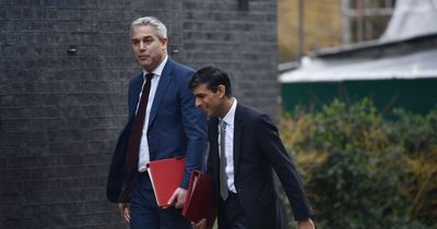 Rishi Sunak and his health chief 'nowhere to be found' as NHS faces crisis