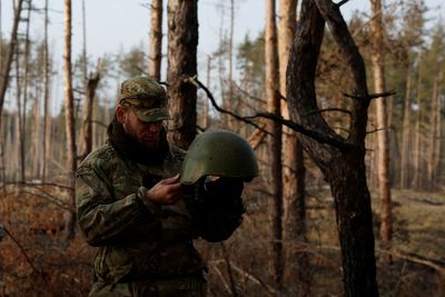 Ukrainian volunteers deliver bodies, and closure, to troops' families