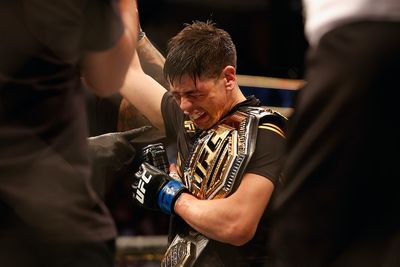 UFC free fight: Brandon Moreno submits Deiveson Figueiredo to claim flyweight title