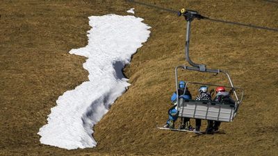 Climate change: High temperatures, sparse snowfall in Europe's Alps worries ski industry