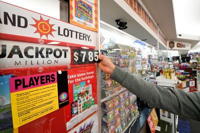 Mega Millions jackpot climbs to $940M after no winner