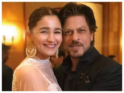 Shah Rukh Khan reveals why Alia Bhatt calls him 'SR'; actress enters #AskSRK chat to give superstar new 'creative' name
