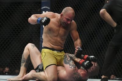UFC 283 free fight video: Glover Teixeira pummels Anthony Smith for fifth-round TKO