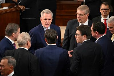 Trump urges Republicans to back McCarthy as US House deadlocked