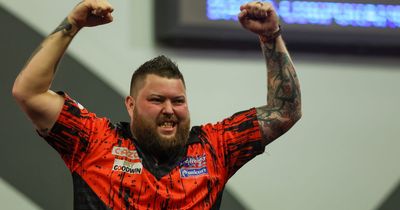 How much does a dart player earn? Ex-pro warns "it's not as luxurious as people think"