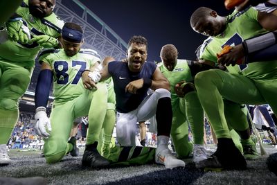 Seahawks players past and present share prayers, support for Damar Hamlin