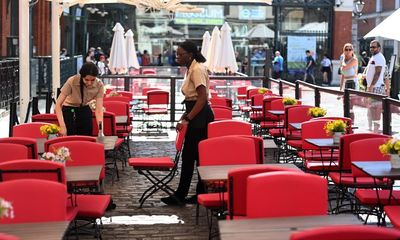 UK pubs and restaurants cut winter hours to weather ‘perfect storm’ in 2023
