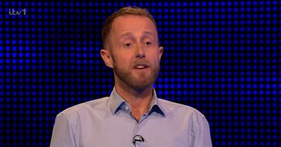 Bradley Walsh points out The Chase player's wardrobe malfunction