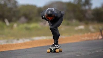 Mechanical Engineer Builds The World's Fastest Electric Skateboard