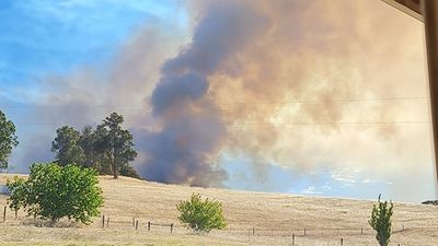 Emergency warning issued as fire threatens lives and homes in WA's South West — as it happened